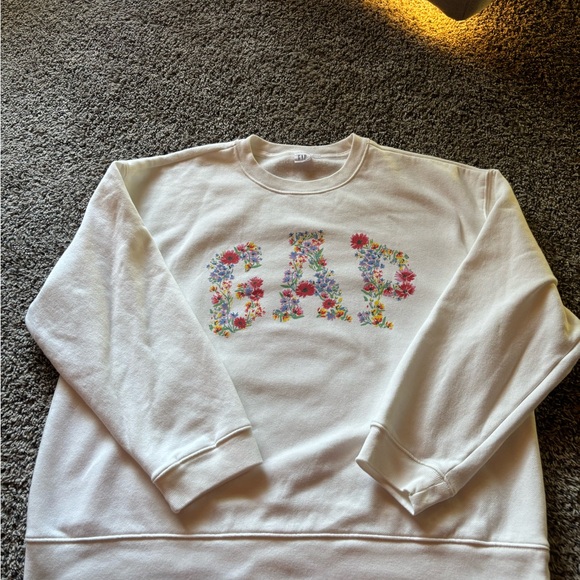 GAP Spring Sweater - Picture 6 of 6